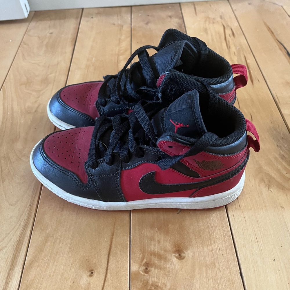 Nike Jordan 1 mid little boys size 12C